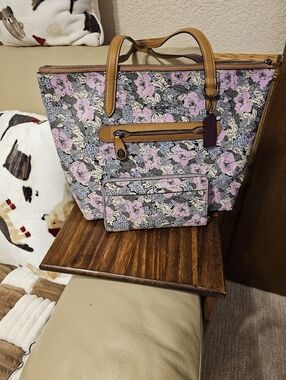 Coach Tote And Wallet Set